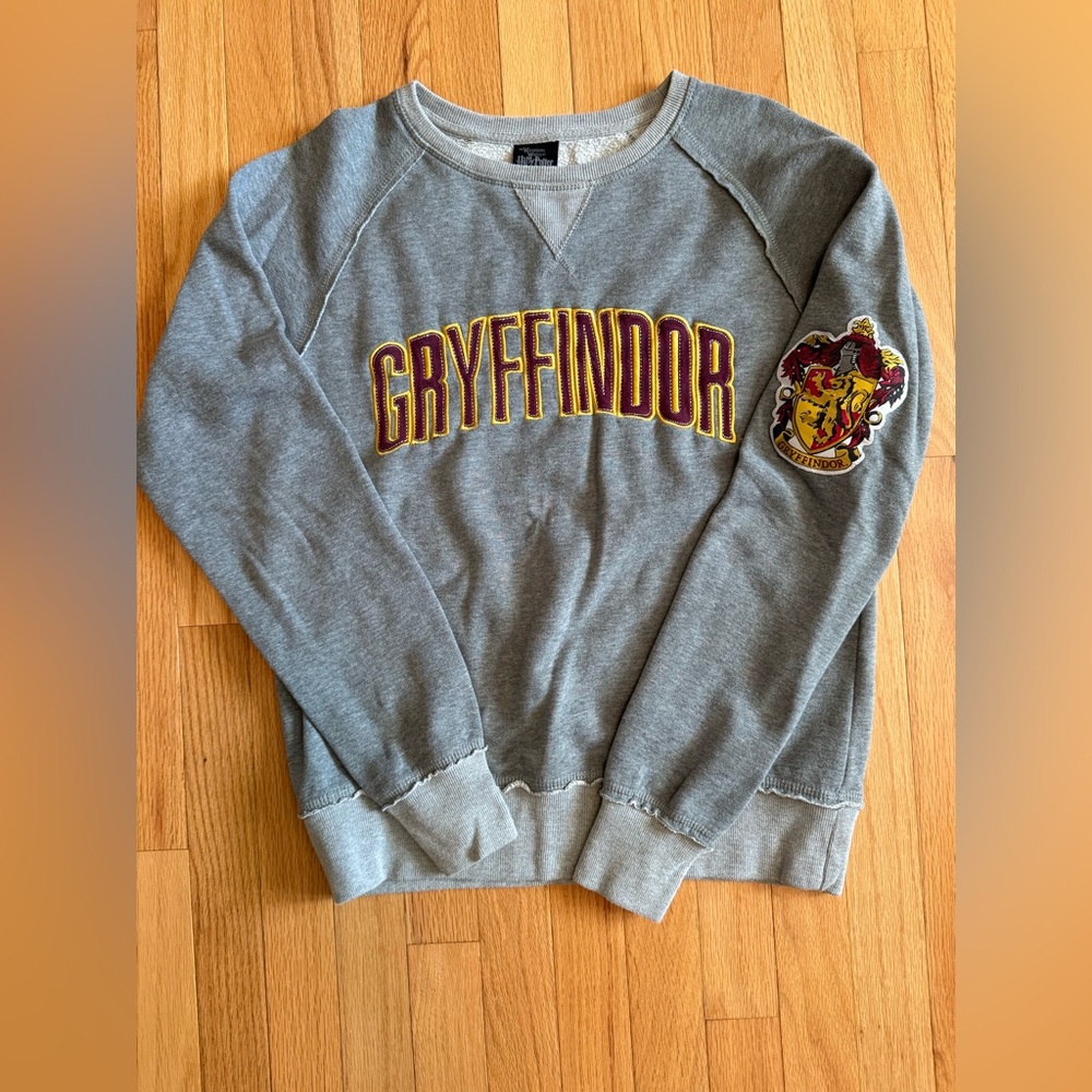 Harry Potter Gryffindor Universal Studios Gray Sweatshirt